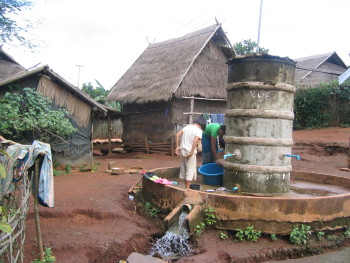 Waschtag im Kong Jor Camp