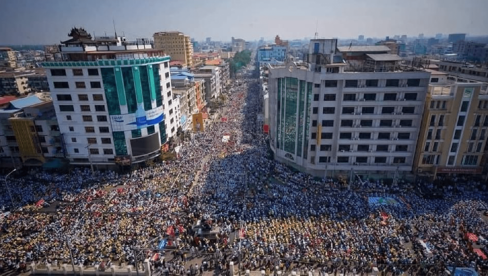 Beginn der Massenproteste (hier Yangon)